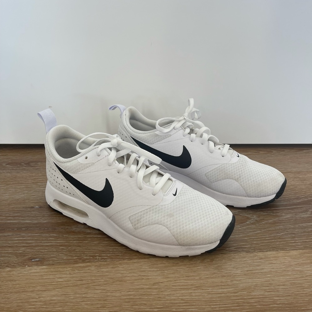 NIKE SHOES! SIZE 7!